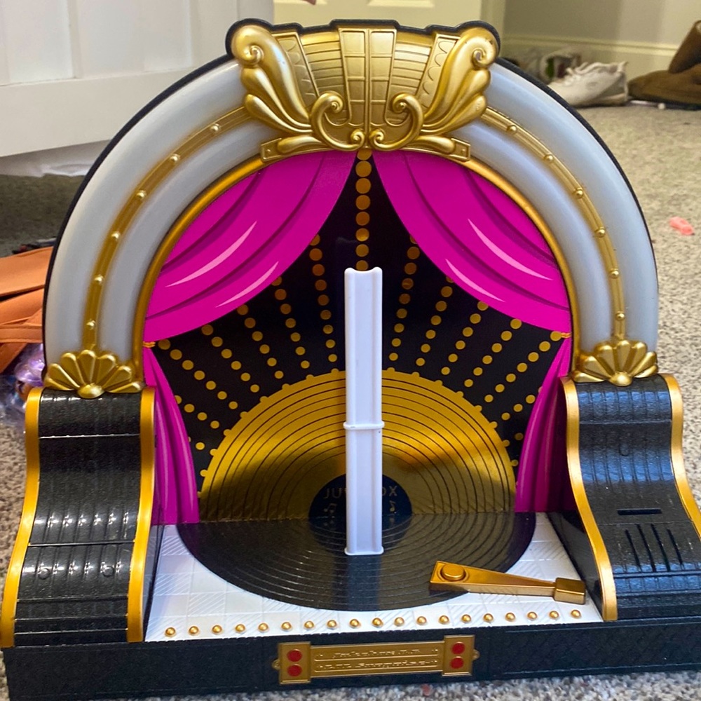 Juke box baby stage